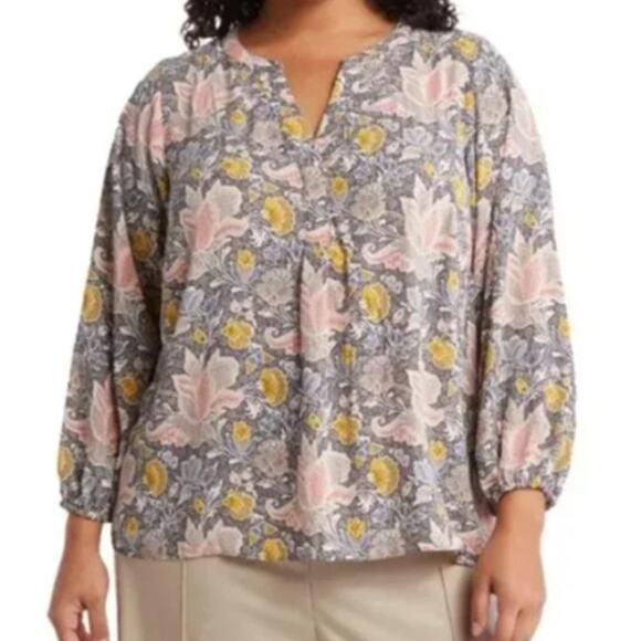 Tahari Plus Size V-Neck Blouse Size 1X Gray Floral Georgette Popover Pullover - Picture 3 of 11